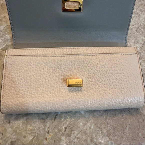 Fendi Peekaboo Continental Nappa  Beige Leather Wallet EUC - Picture 2 of 7